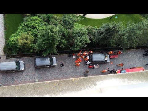 شاهد  سيارة تصدم جنودًا في ضاحية باريس