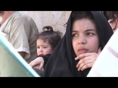 شاهد  حركة النزوح متواصلة من الرقة