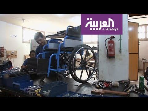 شاهد معاقون يصنعون أطرافًا صناعية للفقراء في القاهرة