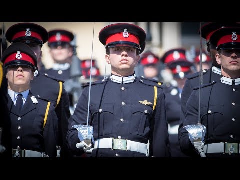 شاهد الحسين بن عبدالله الثاني يتخرّج من كلية ساندهيرست برعاية ملكية