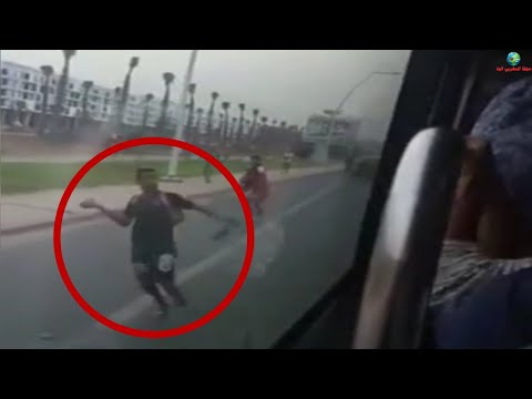 مراهقون مغاربة يرشقون حافلة بالحجارة في أغادير