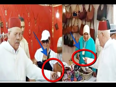 شاهد رئيس المجلس الإقليمي للحوز يوزع أموالًا من جيبه