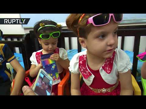 شاهد طفلة من أيتام داعش تتصل بأهلها