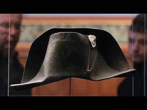 قبعة بونابارت تغادر متحف سينس الى واترلو