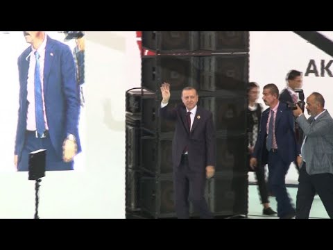 شاهد أردوغان يدعو الى تغييرات شاملة في حزبه