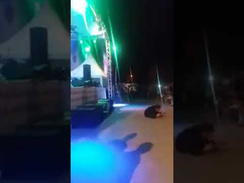 شاهد فنان أمازيغي مشهور يثير غضب الجمهور