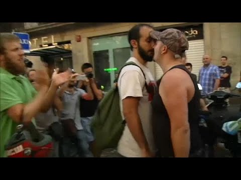 بالفيديو انقسامات في الشارع الإسباني على خلفية هجوم برشلونة