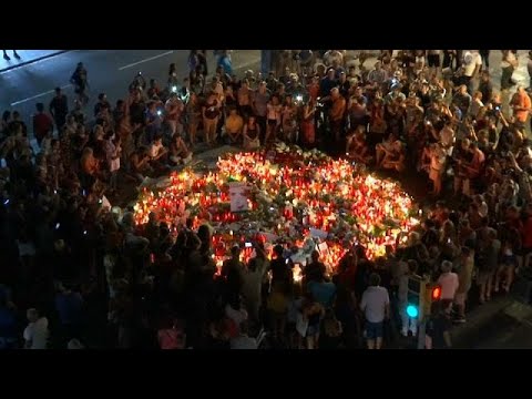 شاهد الشرطة الإسبانية تبحث عن مغربي جديد للاشتباه بضلوعه في هجوم برشلونة