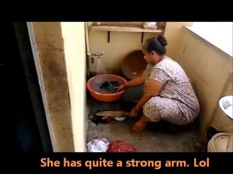 طريقة هندية غريبة لغسل الملابس