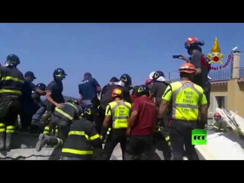 بالفيديو رجال الإطفاء الإيطاليون ينقذون طفلًا