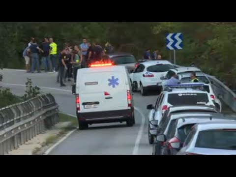 شاهد الشرطة الإسبانية تقتل منفذ اعتداء برشلونة