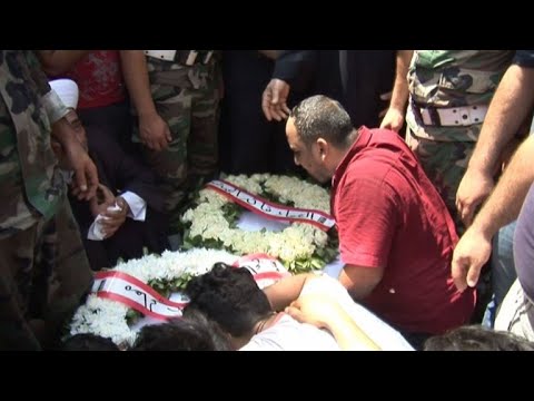 شاهد لبنان يشيع ثلاثة جنود قتلوا في المعركة ضد داعش
