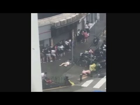 4000 صيني يهربون من إعصار هاتو