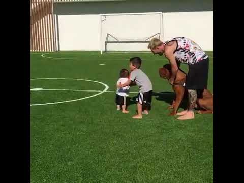 ليونيل ميسي يستمتع بوقته مع عائلته