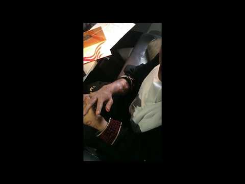 شاهد سعودية تعتدي على خادمتها بطريقة وحشية