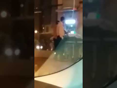 شاهد نزول مريض من سيارة الإسعاف