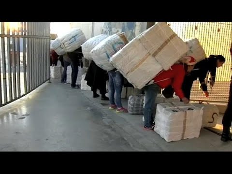 وفاة حمالتين مغربيتين بسبب التدافع في معبر سبتة