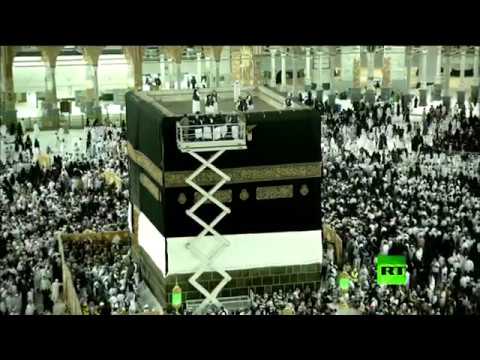 شاهد فيديو يظهر الكعبة المشرفة أثناء كسوتها