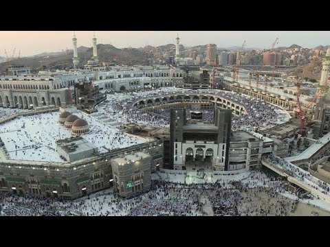 شاهد الحجاج يتوجهون إلى مكة المكرمة لأداء طواف الوداع