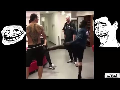 شاهد إيريك بايلي يهرب خوفًا من إبراهيموفيتش بعدما ركله بقوة