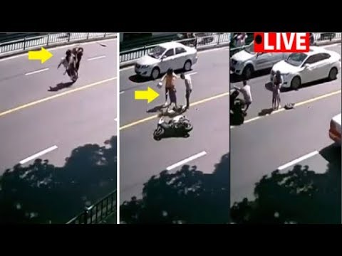 شاهد حادثة سير خطيرة لعائلة على الطريق