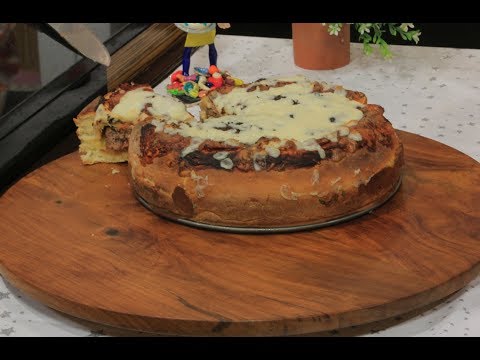 شاهد طريقة إعداد بيتزا بحشوة البرجر