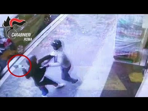 شاهد مُهاجر شجاع لا يهاب الساطور يحبط عملية سطو
