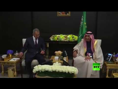 شاهد لقاء بين الملك سلمان ووزير الدفاع الروسي سيرغي شويغو
