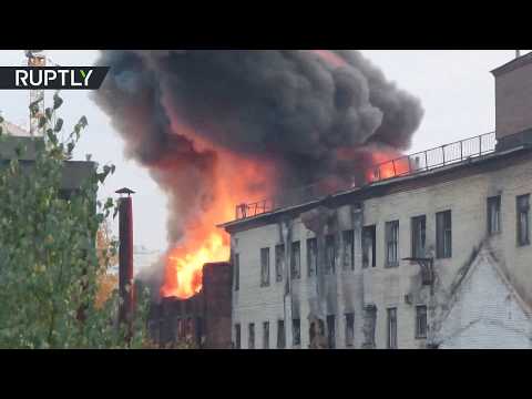 بالفيديو مشاهد لحريق في مبنى أحد أقدم المصانع في موسكو