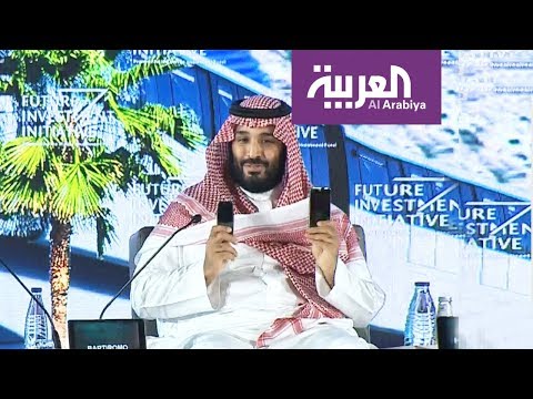 محمد بن سلمان يؤكد أن الحياة في نيوم كالفرق بين هذين الهاتفين