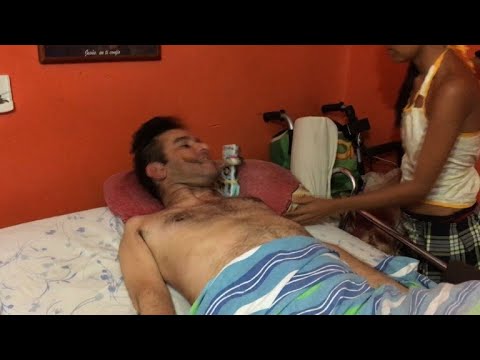 شاهد فنزويلي مصاب بشلل رباعي يطالب بالقتل الرحيم