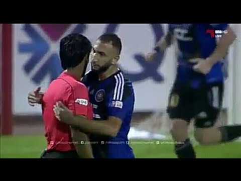 شاهد لاعب يسجل ويحتفل مع الحكم 