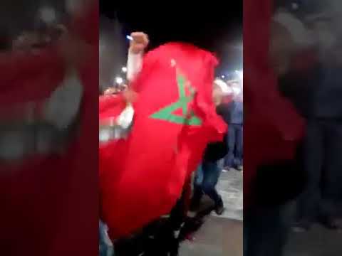 شاهد شاب يطلب الزواج من فتاة وسط احتفالات المغاربة