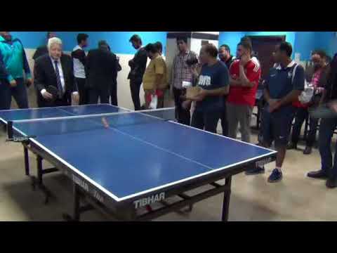 مرتضى منصور يخوض مباراة تنس طاولة