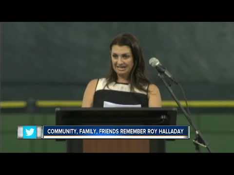 شاهد لقطات من تأبين نجم البيسبول روي هالاداي