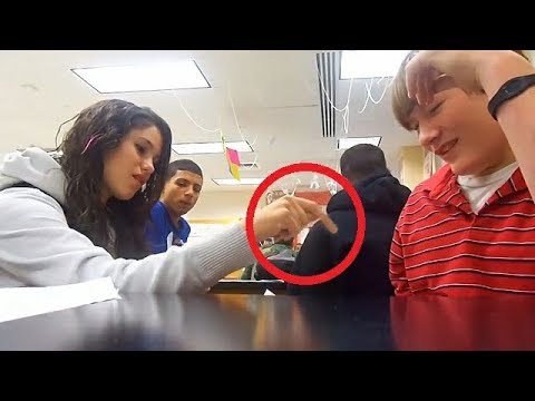 فتيات رفضن ربط علاقة عاطفية مع أولاد  فكانت الصدمة قوية