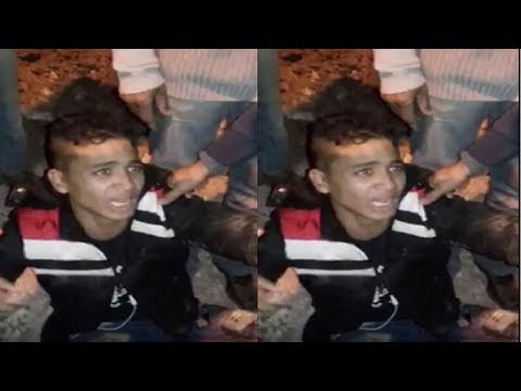 شاهد مواطنون يقبضون على سارق يركب دراجة نارية