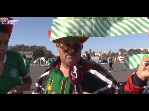 بالفيديو بائع متجول يستغل نهائي كأس العرش