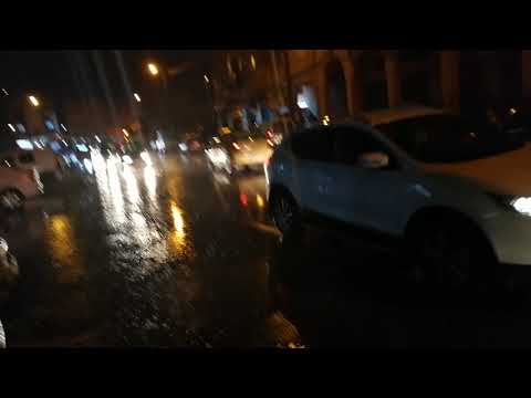 شاهد سقوط أمطار غزيرة على مراكش الإثنين