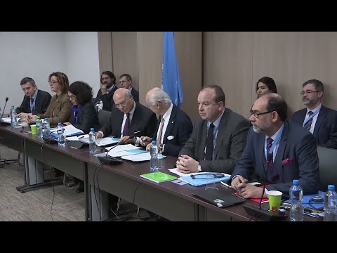 شاهد  خلافات بين وفد الحكومة السورية والمعارضة خلال مفاوضات جنيف