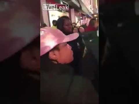 شاهد مشاجرة بين إمرأة ورجل على طفل رضيع