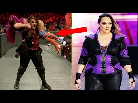 شاهد 10 مصارعات wwe لن تتمنى مقابلتهن في الواقع