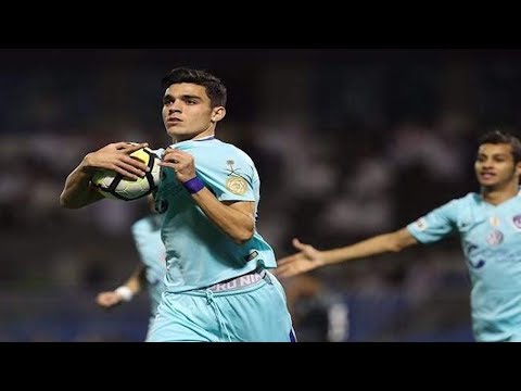 شاهد بنشرقي يخطف الأضواء وجماهير الهلال تطالبه بالاعتزال معها