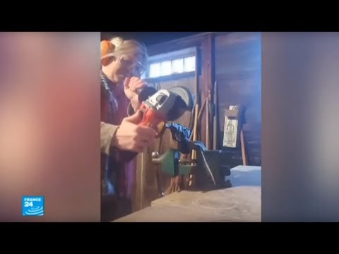 شاهد أميركيون يقررون تحطيم أسلحتهم