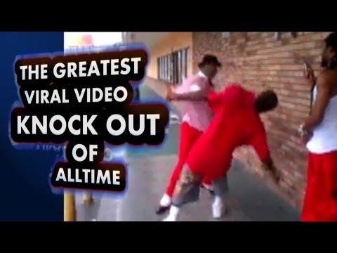 فتيات يحاولن فض مشاجرة عنيفة بين شباب