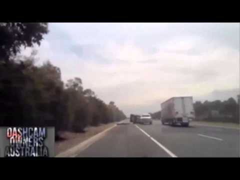 بالفيديو لقطات مروعة لانفصال جزء من شاحنة على الطريق