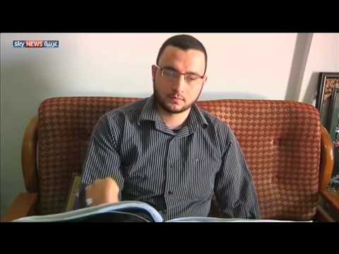 شاهدفلسطيني يتحدى إعاقته ويعود للتعليم