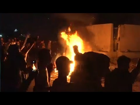 شاهد تهديدات المحتجون العراقيون باقتحام حقل نفطي في البصرة