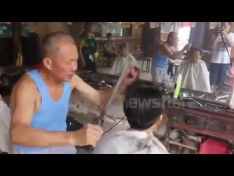 شاهد الصينيون يستخدمون الملاقط الساخنة في حلاقة الشعر