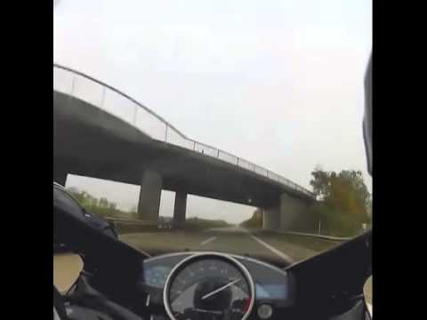 بالفيديو شاب يوثق رحلته المثيرة بدراجته النارية